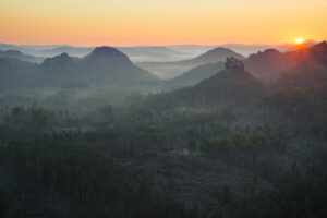 Blick in die hintere sächssiche Schweiz am frühen Morgen - Landschaft